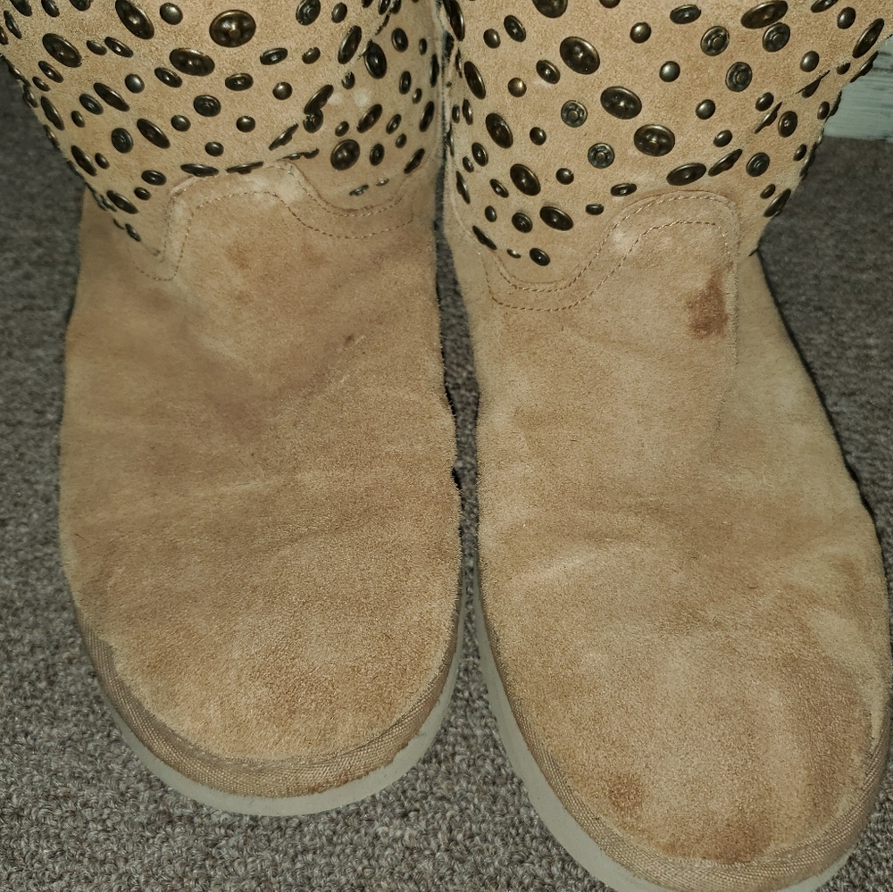 Uggs size 9 Chestnut w gold grommets - Picture 4 of 10